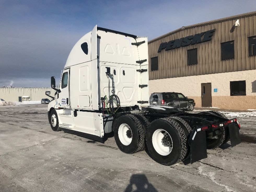 Sleeper Tractor-Heavy Duty Tractors-Freightliner-2021-T12664ST-Milwaukee-WI-606,003\n\t\tmiles-$ 59,500 - Image 5