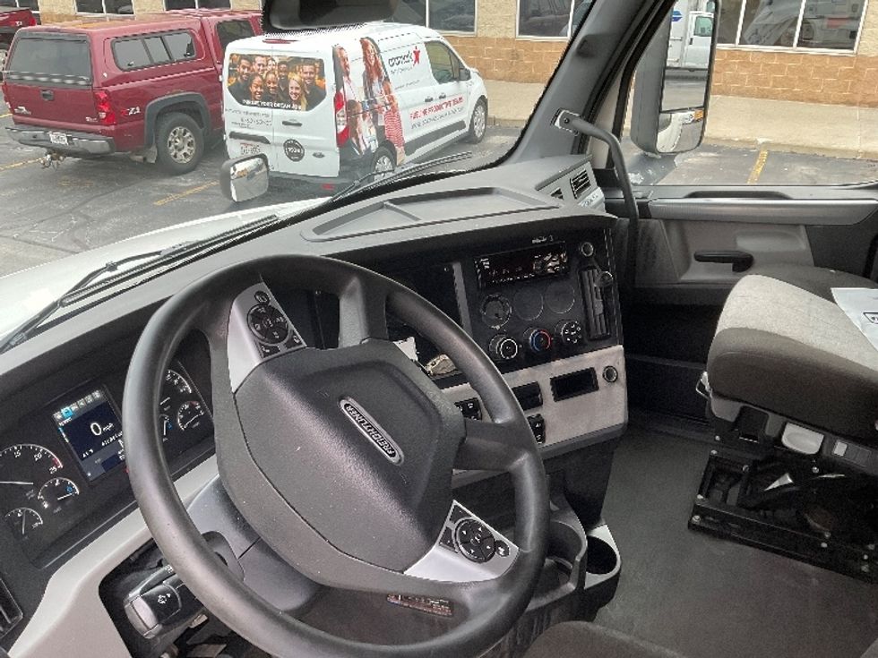 Sleeper Tractor-Heavy Duty Tractors-Freightliner-2021-T12664ST-Milwaukee-WI-623,702\n\t\tmiles-$ 51,500 - Image 10