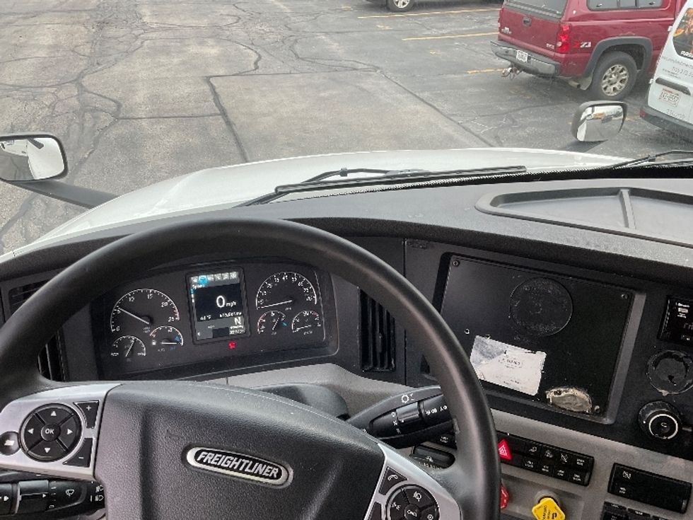 Sleeper Tractor-Heavy Duty Tractors-Freightliner-2021-T12664ST-Milwaukee-WI-623,702\n\t\tmiles-$ 51,500 - Image 11