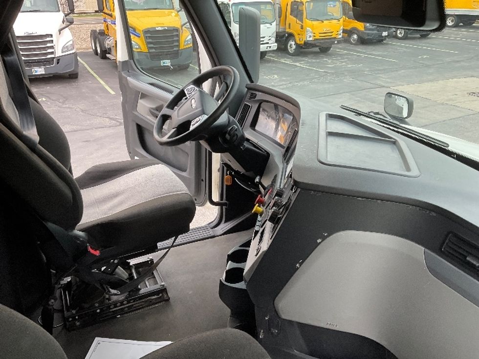 Sleeper Tractor-Heavy Duty Tractors-Freightliner-2021-T12664ST-Milwaukee-WI-623,702\n\t\tmiles-$ 51,500 - Image 15