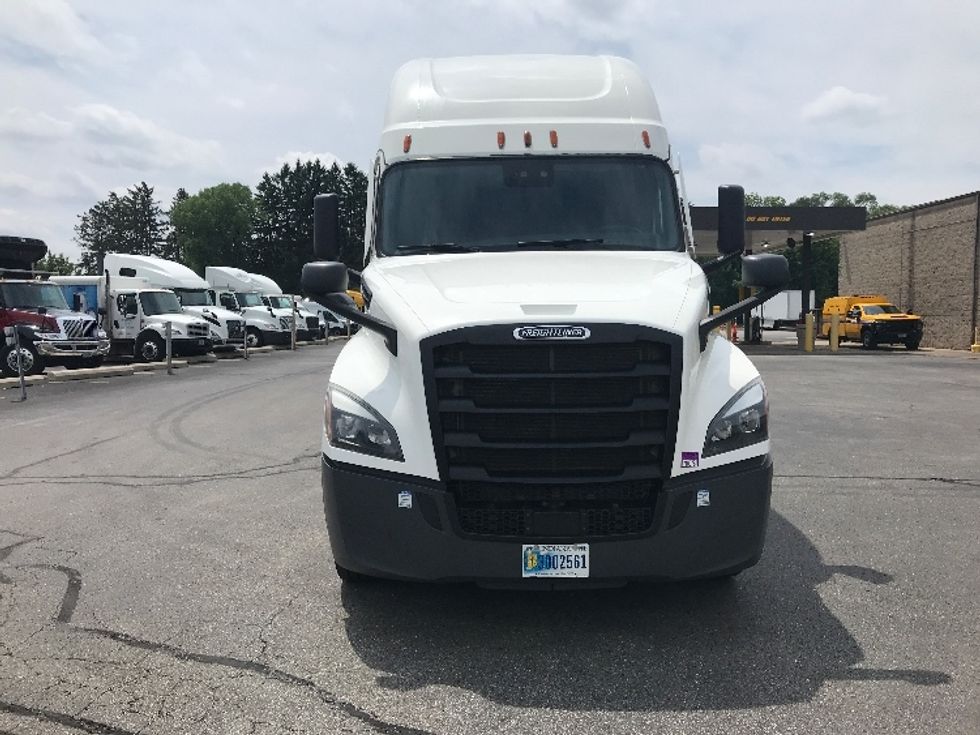 Sleeper Tractor-Heavy Duty Tractors-Freightliner-2021-T12664ST-Milwaukee-WI-623,702\n\t\tmiles-$ 51,500 - Image 2