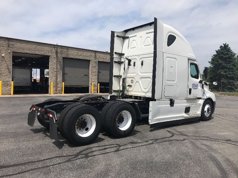 Sleeper Tractor-Heavy Duty Tractors-Freightliner-2021-T12664ST-Milwaukee-WI-623,702\n\t\tmiles-$ 51,500 - Image 5