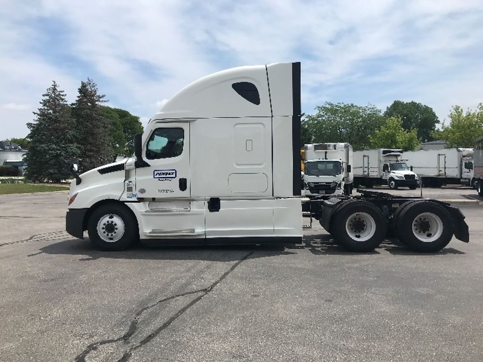 Sleeper Tractor-Heavy Duty Tractors-Freightliner-2021-T12664ST-Milwaukee-WI-623,702\n\t\tmiles-$ 51,500 - Image 8