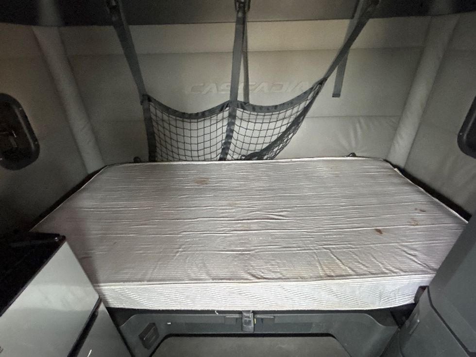 Sleeper Tractor-Heavy Duty Tractors-Freightliner-2021-T12664ST-Milwaukee-WI-625,596\n\t\tmiles-$ 51,500 - Image 17