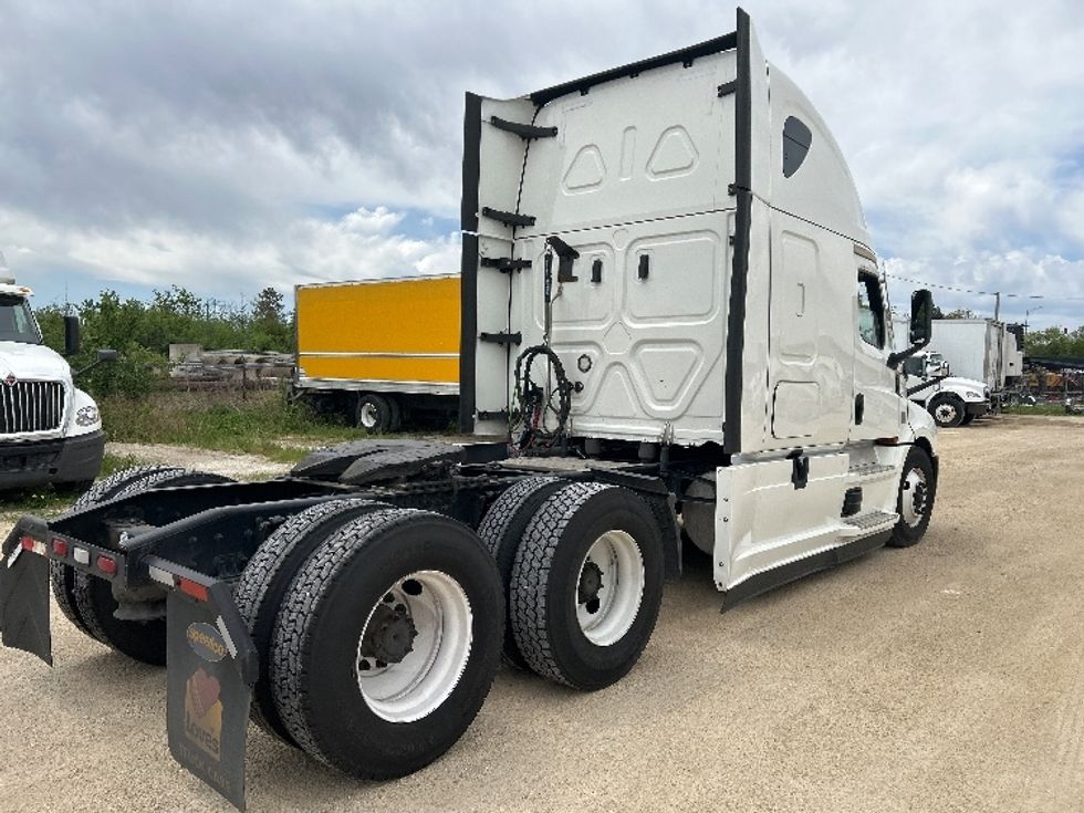 Sleeper Tractor-Heavy Duty Tractors-Freightliner-2021-T12664ST-Milwaukee-WI-625,596\n\t\tmiles-$ 51,500 - Image 7