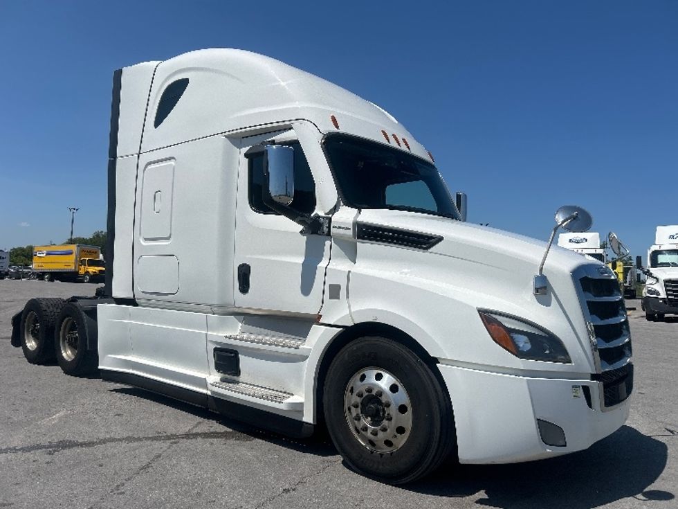 Sleeper Tractor-Heavy Duty Tractors-Freightliner-2021-T12664ST-Mississauga-ON-1,022,529\n\t\tkm-$ 76,500 - Image 1