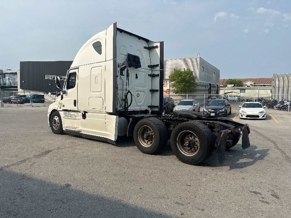 Sleeper Tractor-Heavy Duty Tractors-Freightliner-2021-T12664ST-Mississauga-ON-1,022,529\n\t\tkm-$ 76,500 - Image 5