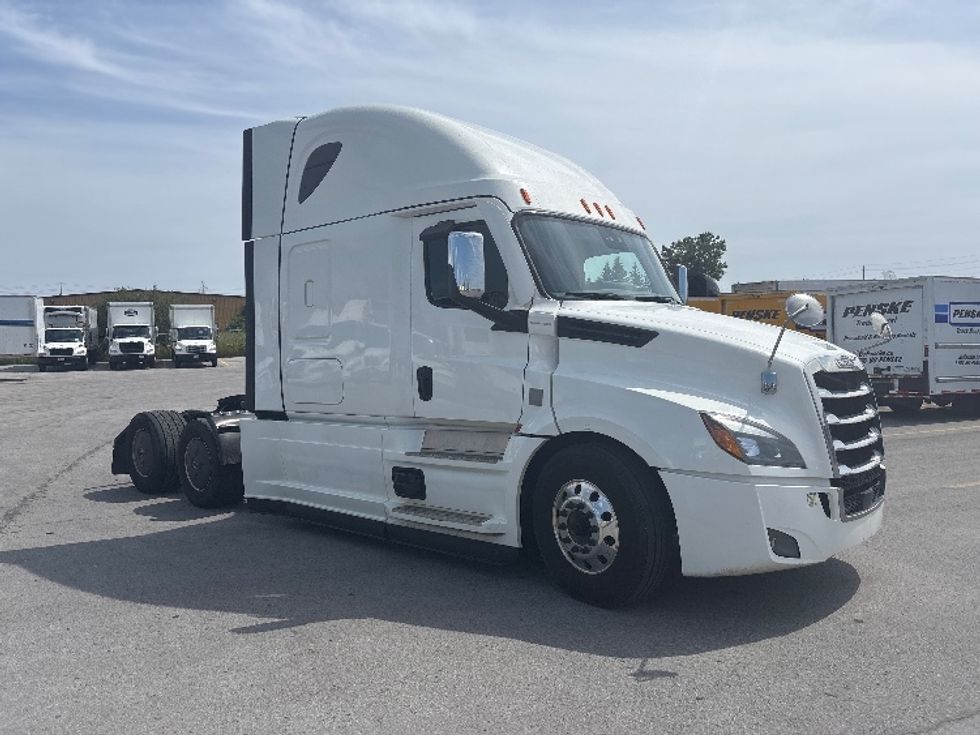 Sleeper Tractor-Heavy Duty Tractors-Freightliner-2021-T12664ST-Mississauga-ON-1,027,175\n\t\tkm-$ 74,250 - Image 1