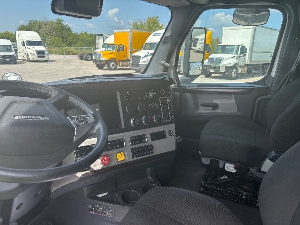 Sleeper Tractor-Heavy Duty Tractors-Freightliner-2021-T12664ST-Mississauga-ON-1,027,175\n\t\tkm-$ 74,250 - Image 10
