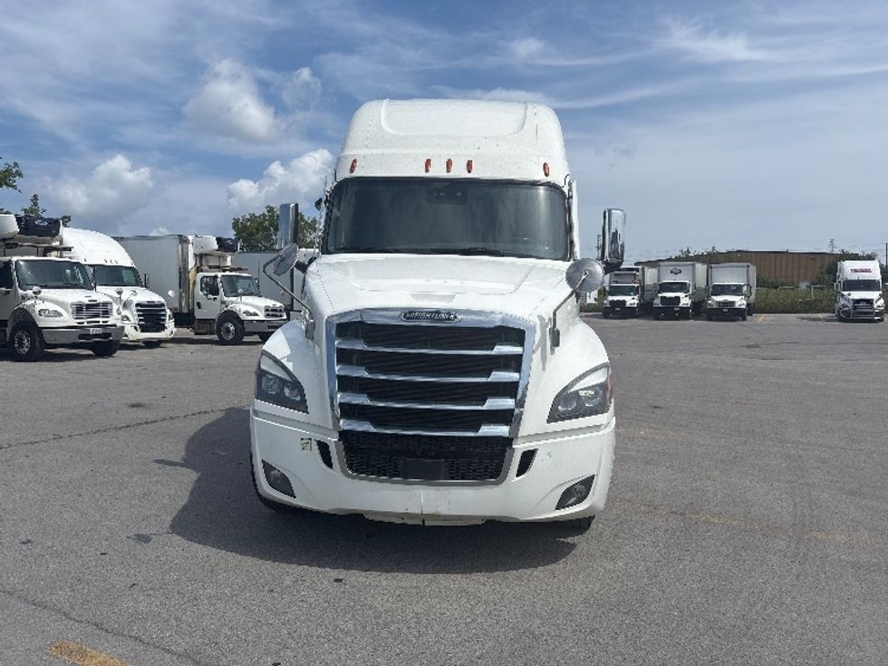 Sleeper Tractor-Heavy Duty Tractors-Freightliner-2021-T12664ST-Mississauga-ON-1,027,175\n\t\tkm-$ 74,250 - Image 2