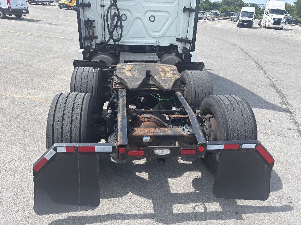 Sleeper Tractor-Heavy Duty Tractors-Freightliner-2021-T12664ST-Mississauga-ON-1,027,175\n\t\tkm-$ 74,250 - Image 6