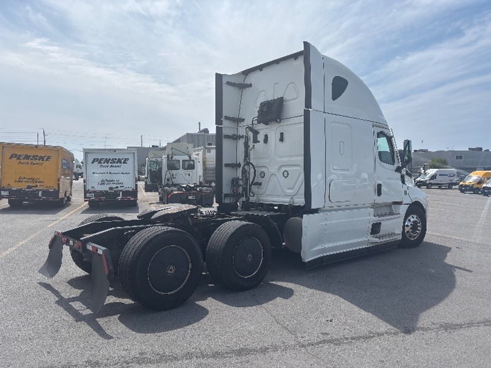 Sleeper Tractor-Heavy Duty Tractors-Freightliner-2021-T12664ST-Mississauga-ON-1,027,175\n\t\tkm-$ 74,250 - Image 7