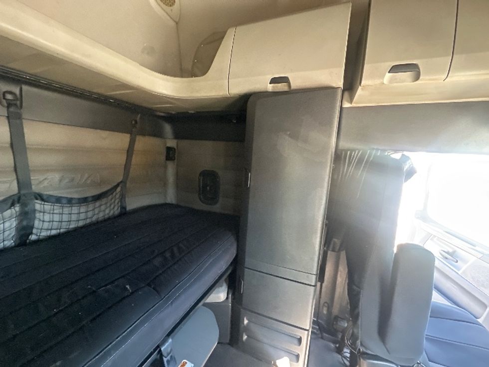 Sleeper Tractor-Heavy Duty Tractors-Freightliner-2021-T12664ST-Mississauga-ON-1,039,029\n\t\tkm-$ 70,500 - Image 18