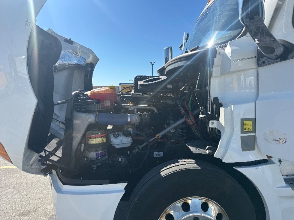 Sleeper Tractor-Heavy Duty Tractors-Freightliner-2021-T12664ST-Mississauga-ON-1,039,029\n\t\tkm-$ 70,500 - Image 21