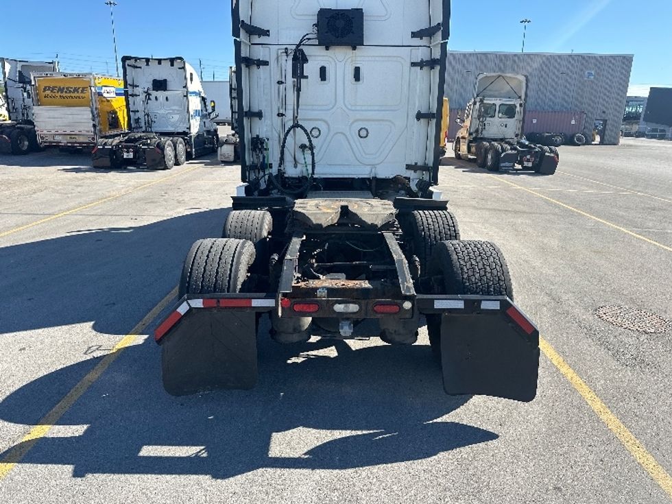 Sleeper Tractor-Heavy Duty Tractors-Freightliner-2021-T12664ST-Mississauga-ON-1,039,029\n\t\tkm-$ 70,500 - Image 6