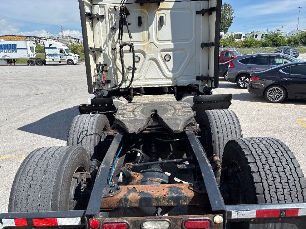 Sleeper Tractor-Heavy Duty Tractors-Freightliner-2021-T12664ST-Mississauga-ON-1,067,129\n\t\tkm-$ 68,000 - Image 6