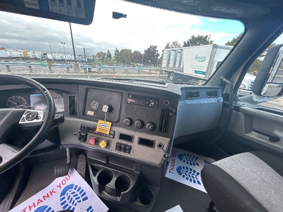 Sleeper Tractor-Heavy Duty Tractors-Freightliner-2021-T12664ST-Mississauga-ON-299,384\n\t\tkm-$ 100,750 - Image 12