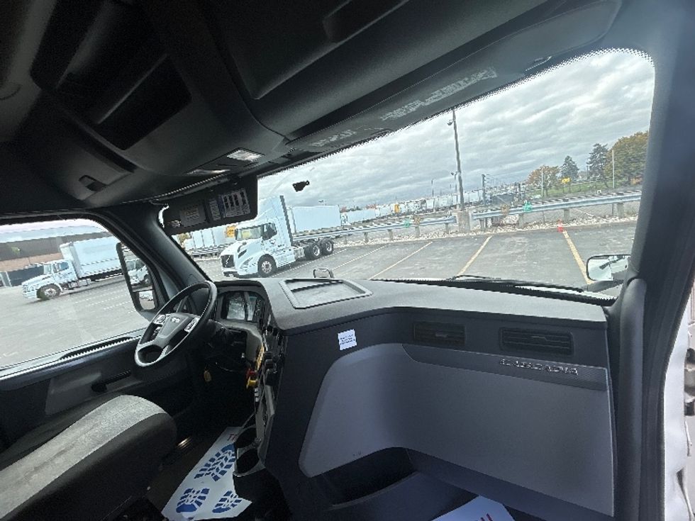 Sleeper Tractor-Heavy Duty Tractors-Freightliner-2021-T12664ST-Mississauga-ON-299,384\n\t\tkm-$ 100,750 - Image 14