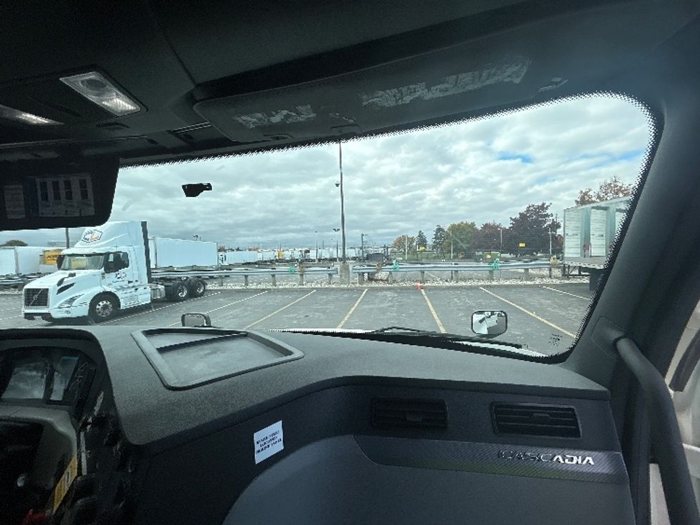 Sleeper Tractor-Heavy Duty Tractors-Freightliner-2021-T12664ST-Mississauga-ON-299,384\n\t\tkm-$ 100,750 - Image 15