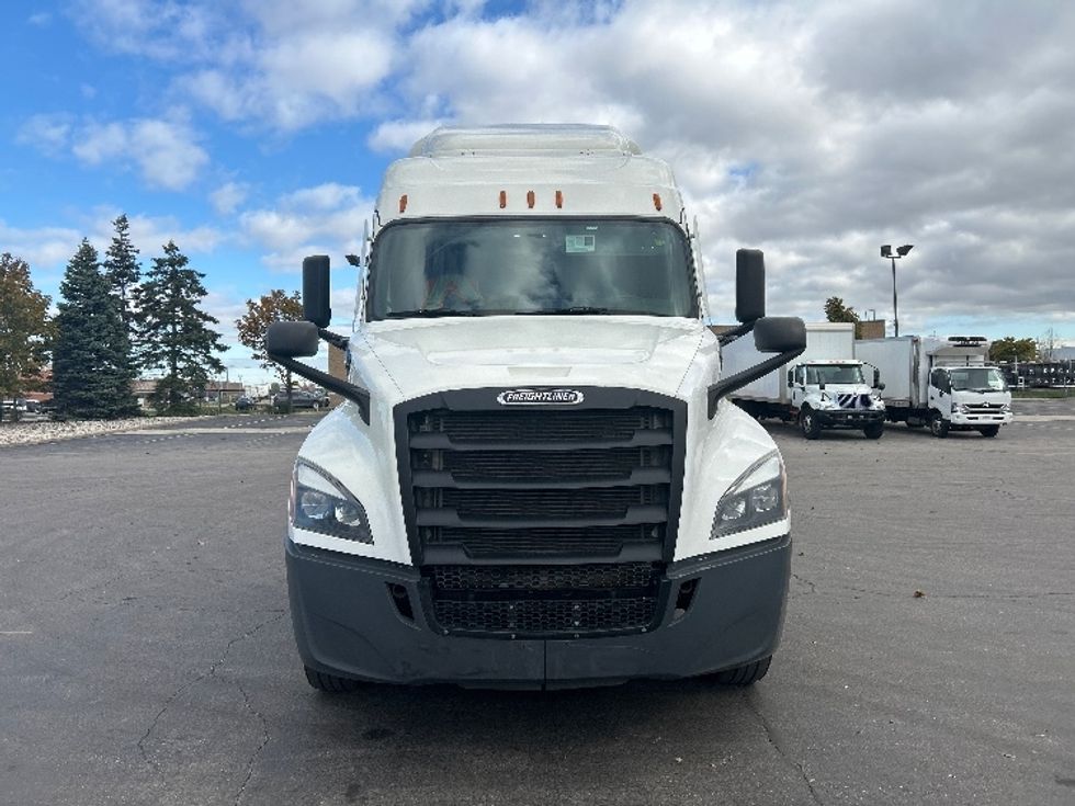 Sleeper Tractor-Heavy Duty Tractors-Freightliner-2021-T12664ST-Mississauga-ON-299,384\n\t\tkm-$ 100,750 - Image 2