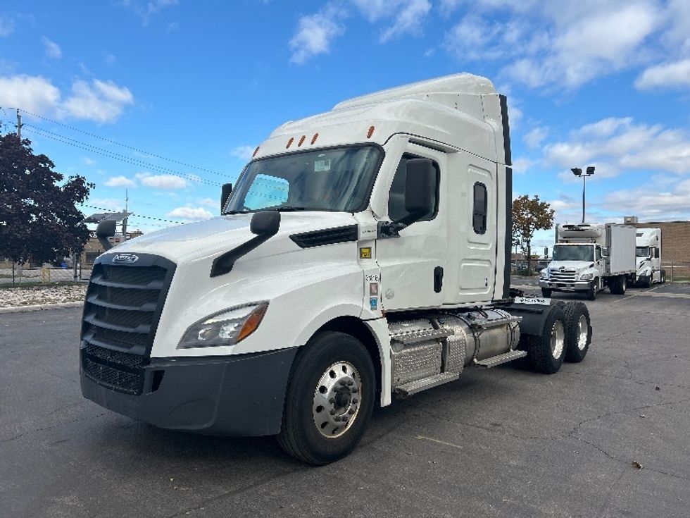 Sleeper Tractor-Heavy Duty Tractors-Freightliner-2021-T12664ST-Mississauga-ON-299,384\n\t\tkm-$ 100,750 - Image 3