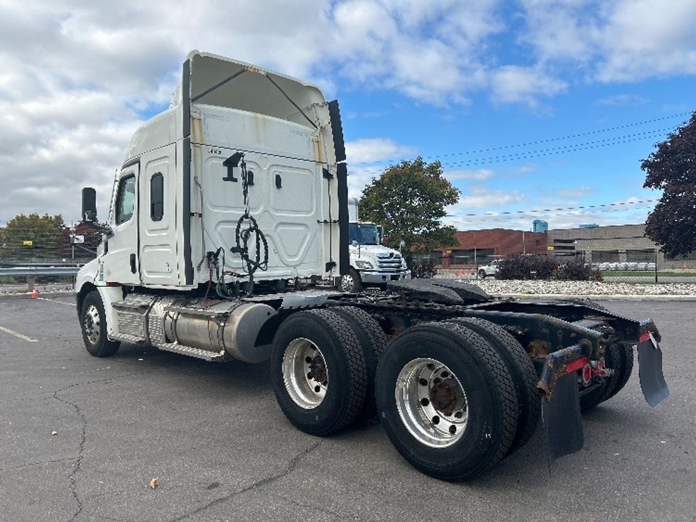 Sleeper Tractor-Heavy Duty Tractors-Freightliner-2021-T12664ST-Mississauga-ON-299,384\n\t\tkm-$ 100,750 - Image 5
