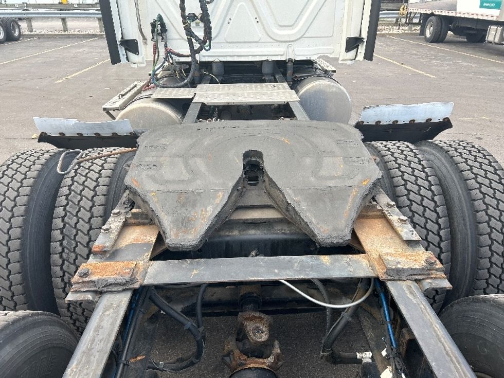 Sleeper Tractor-Heavy Duty Tractors-Freightliner-2021-T12664ST-Mississauga-ON-299,384\n\t\tkm-$ 100,750 - Image 6