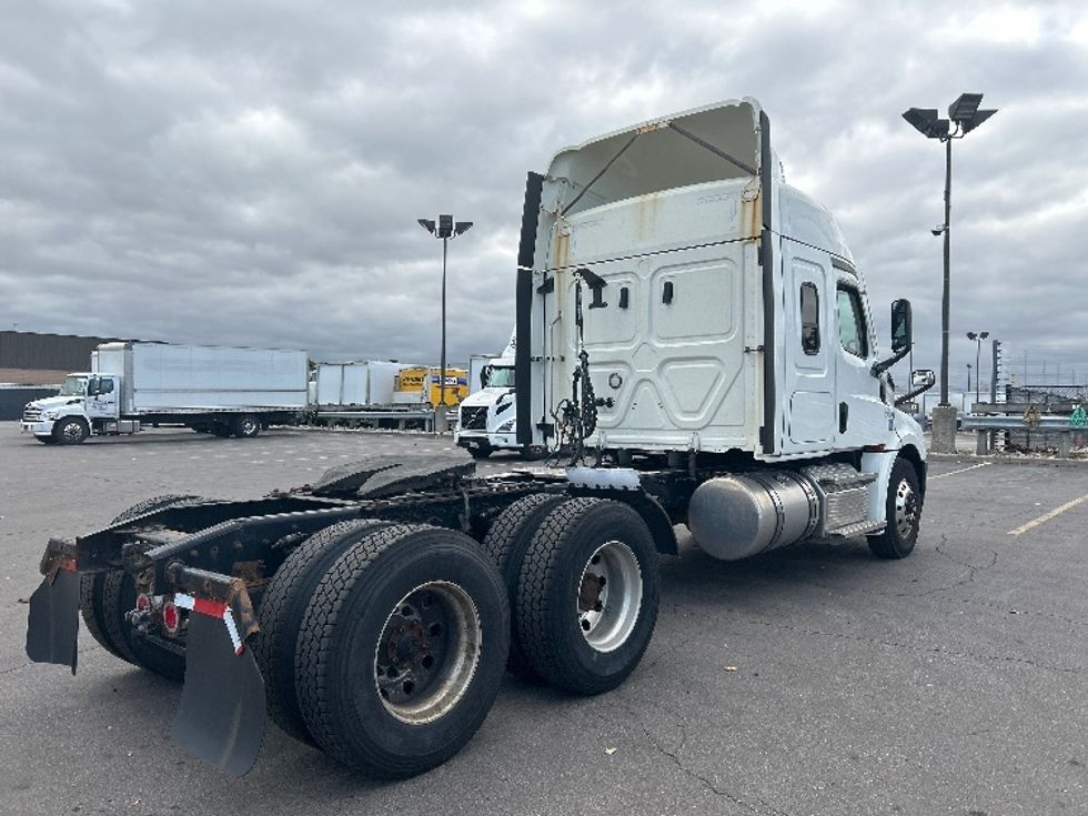 Sleeper Tractor-Heavy Duty Tractors-Freightliner-2021-T12664ST-Mississauga-ON-299,384\n\t\tkm-$ 100,750 - Image 7