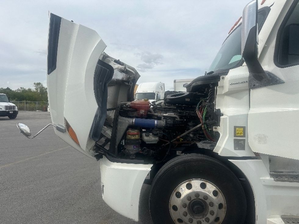 Sleeper Tractor-Heavy Duty Tractors-Freightliner-2021-T12664ST-Mississauga-ON-886,667\n\t\tkm-$ 80,000 - Image 21
