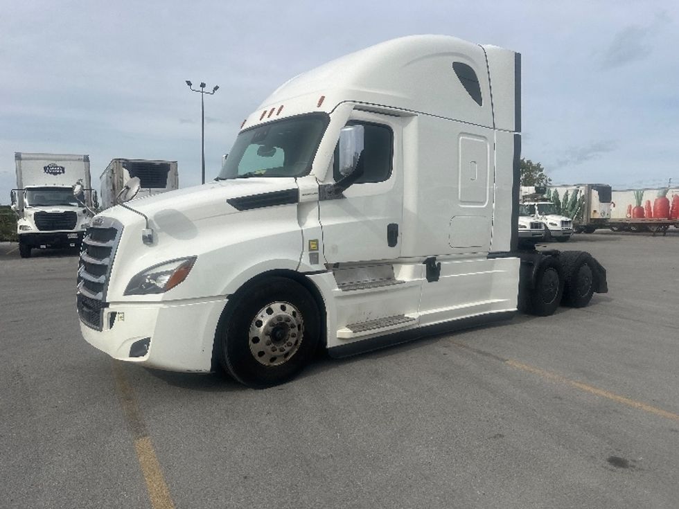 Sleeper Tractor-Heavy Duty Tractors-Freightliner-2021-T12664ST-Mississauga-ON-886,667\n\t\tkm-$ 80,000 - Image 3