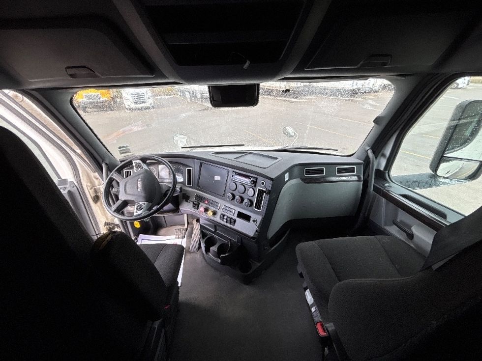 Sleeper Tractor-Heavy Duty Tractors-Freightliner-2021-T12664ST-Mississauga-ON-888,434\n\t\tkm-$ 79,750 - Image 12