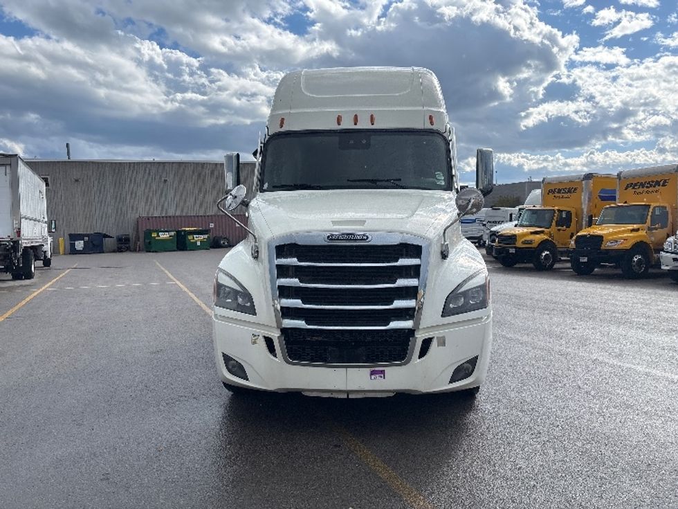 Sleeper Tractor-Heavy Duty Tractors-Freightliner-2021-T12664ST-Mississauga-ON-888,434\n\t\tkm-$ 79,750 - Image 2