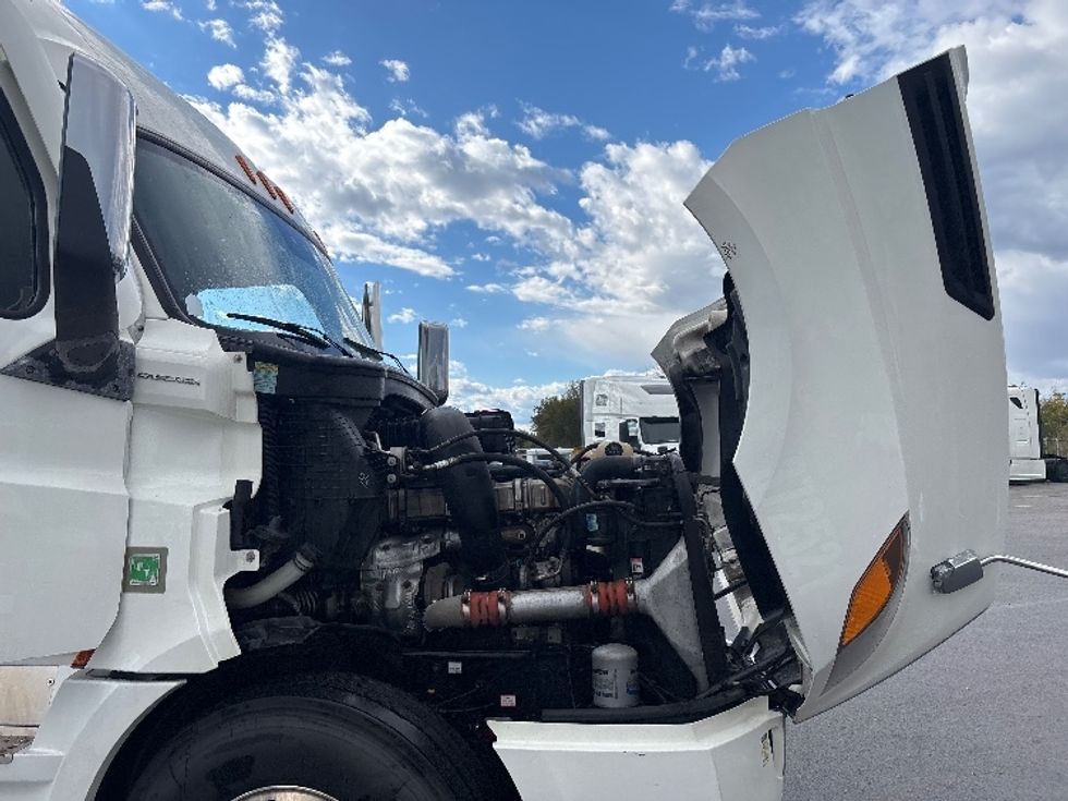 Sleeper Tractor-Heavy Duty Tractors-Freightliner-2021-T12664ST-Mississauga-ON-888,434\n\t\tkm-$ 79,750 - Image 20