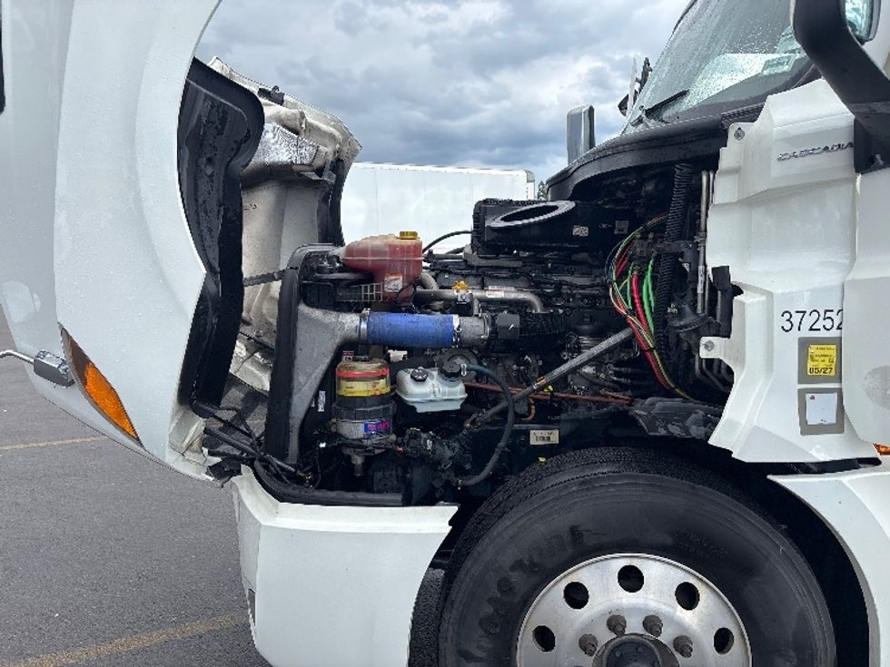 Sleeper Tractor-Heavy Duty Tractors-Freightliner-2021-T12664ST-Mississauga-ON-888,434\n\t\tkm-$ 79,750 - Image 21