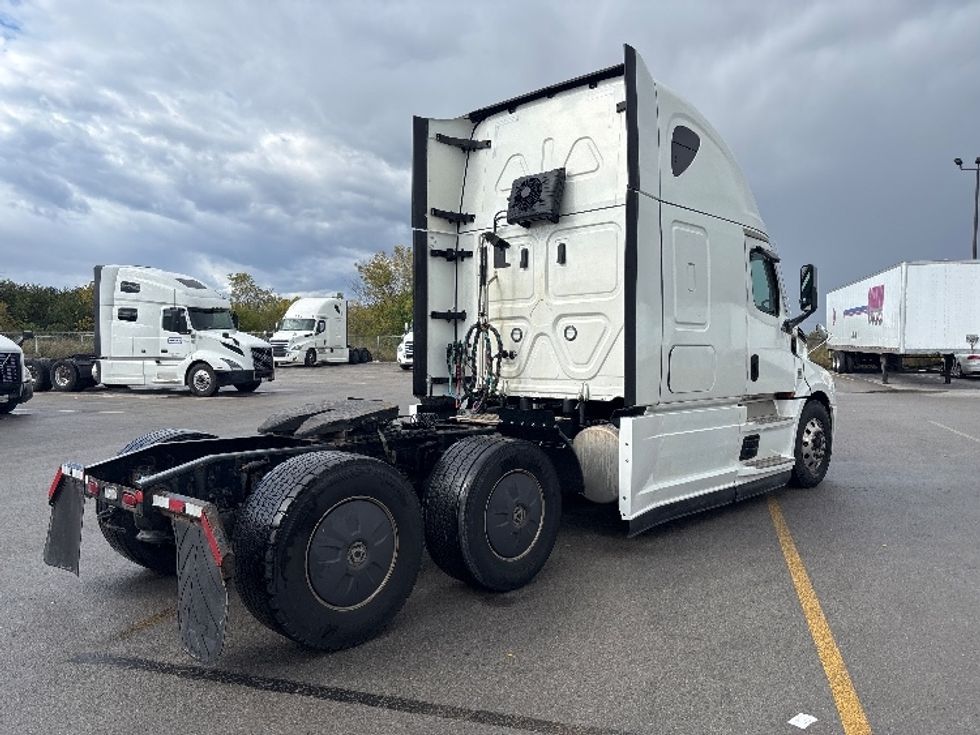 Sleeper Tractor-Heavy Duty Tractors-Freightliner-2021-T12664ST-Mississauga-ON-888,434\n\t\tkm-$ 79,750 - Image 7