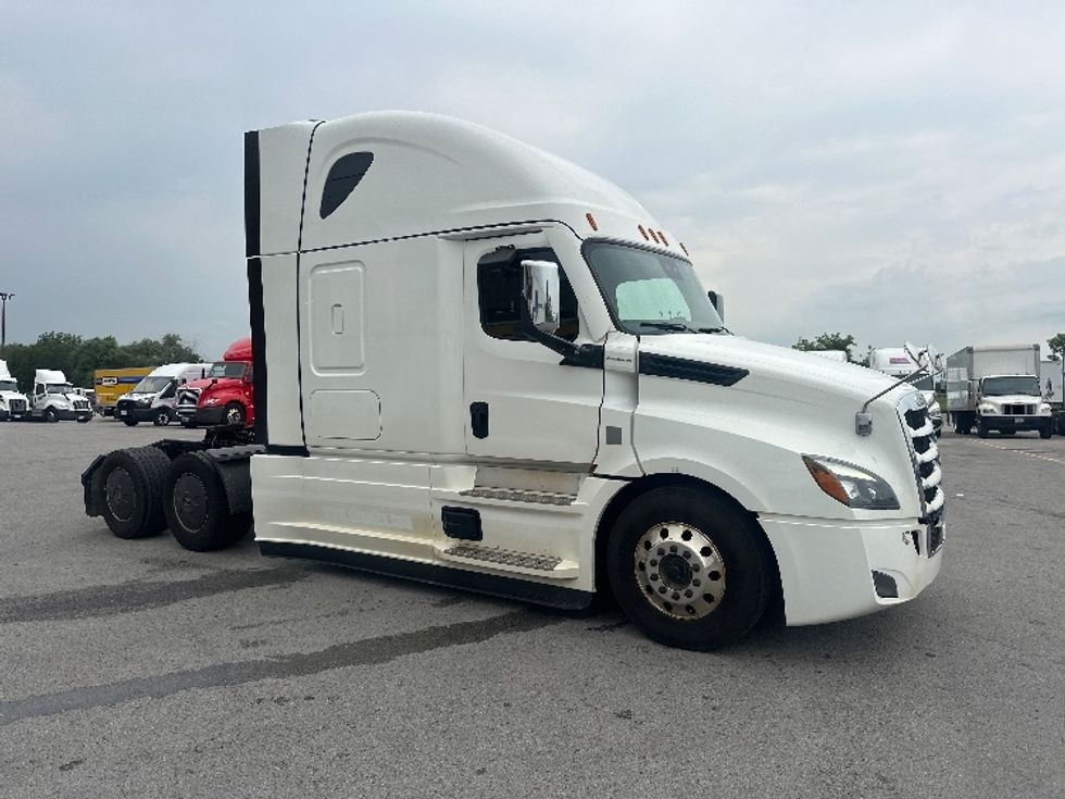 Sleeper Tractor-Heavy Duty Tractors-Freightliner-2021-T12664ST-Mississauga-ON-889,401\n\t\tkm-$ 84,250 - Image 1