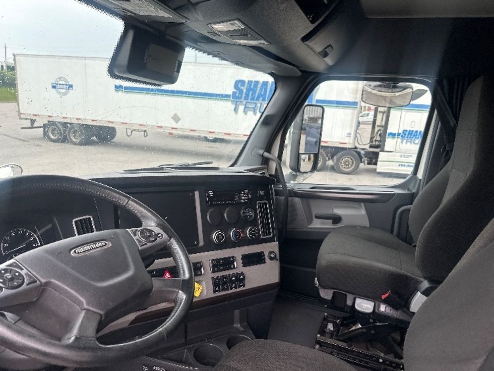 Sleeper Tractor-Heavy Duty Tractors-Freightliner-2021-T12664ST-Mississauga-ON-889,401\n\t\tkm-$ 84,250 - Image 10