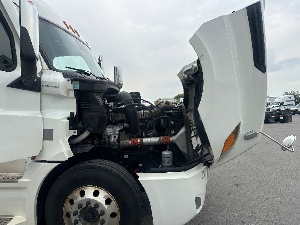 Sleeper Tractor-Heavy Duty Tractors-Freightliner-2021-T12664ST-Mississauga-ON-889,401\n\t\tkm-$ 84,250 - Image 19