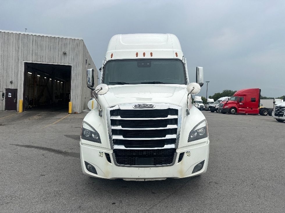 Sleeper Tractor-Heavy Duty Tractors-Freightliner-2021-T12664ST-Mississauga-ON-889,401\n\t\tkm-$ 84,250 - Image 2