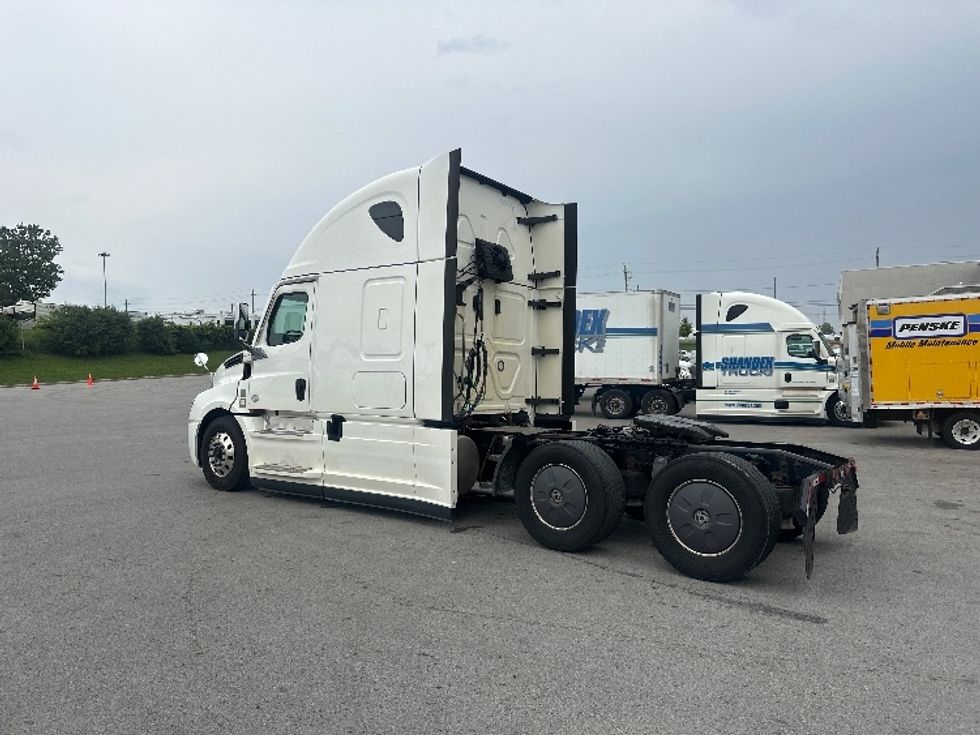 Sleeper Tractor-Heavy Duty Tractors-Freightliner-2021-T12664ST-Mississauga-ON-889,401\n\t\tkm-$ 84,250 - Image 5