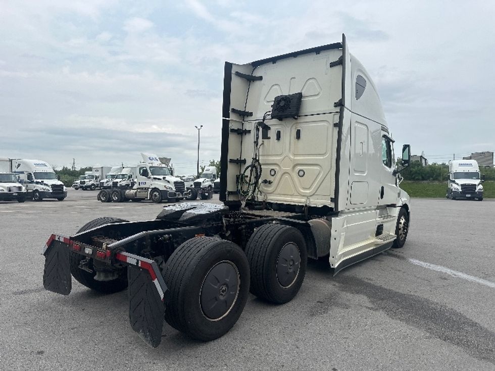 Sleeper Tractor-Heavy Duty Tractors-Freightliner-2021-T12664ST-Mississauga-ON-889,401\n\t\tkm-$ 84,250 - Image 7
