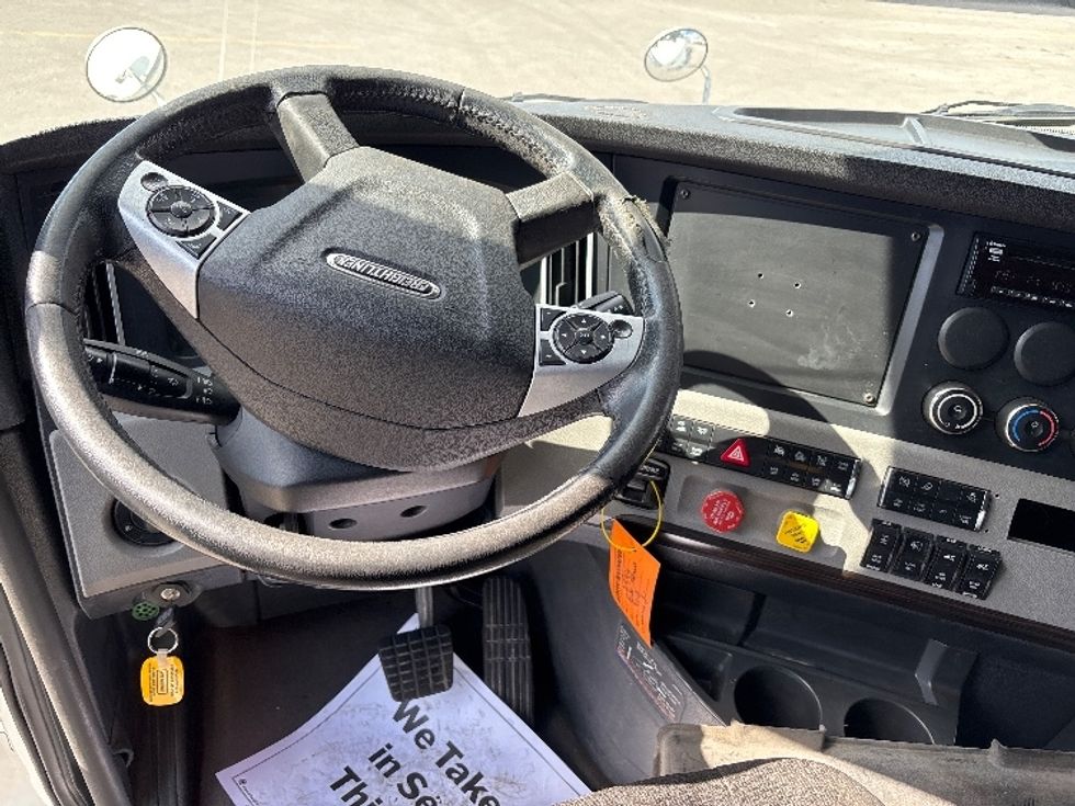 Sleeper Tractor-Heavy Duty Tractors-Freightliner-2021-T12664ST-Mississauga-ON-910,187\n\t\tkm-$ 78,250 - Image 11