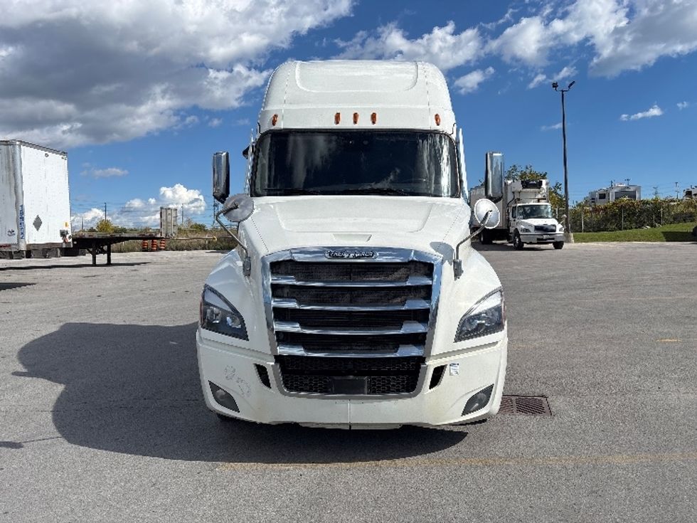 Sleeper Tractor-Heavy Duty Tractors-Freightliner-2021-T12664ST-Mississauga-ON-910,187\n\t\tkm-$ 78,250 - Image 2