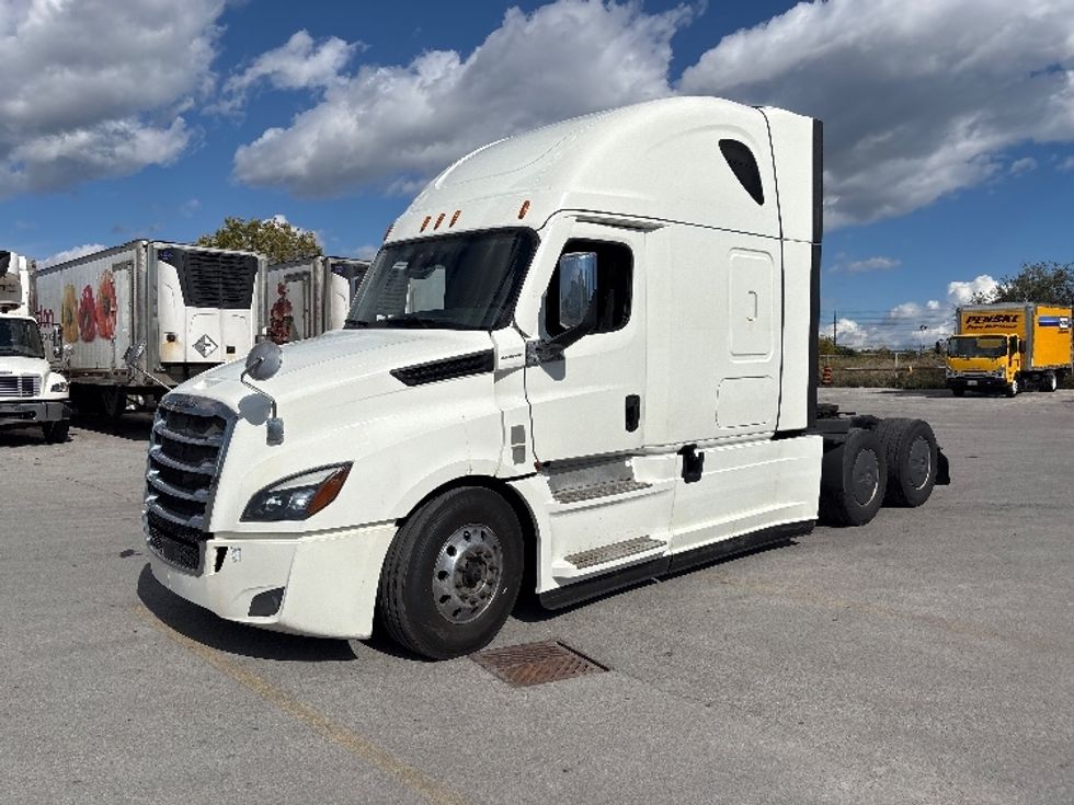 Sleeper Tractor-Heavy Duty Tractors-Freightliner-2021-T12664ST-Mississauga-ON-910,187\n\t\tkm-$ 78,250 - Image 3