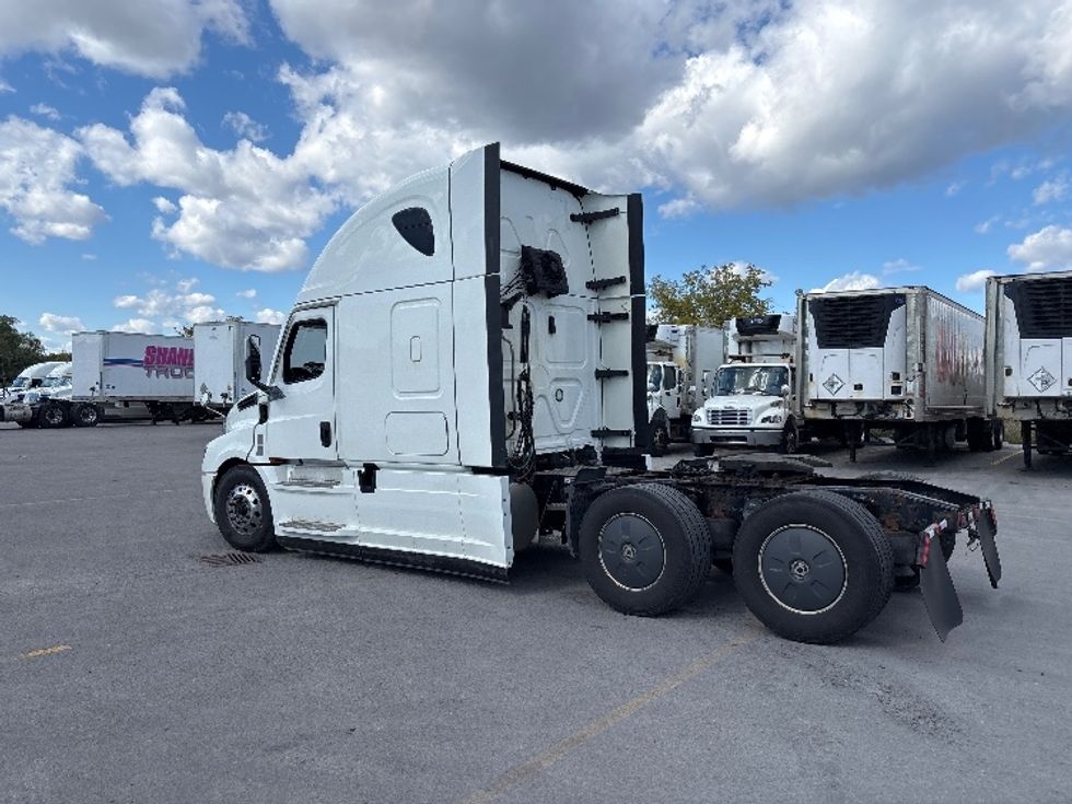Sleeper Tractor-Heavy Duty Tractors-Freightliner-2021-T12664ST-Mississauga-ON-910,187\n\t\tkm-$ 78,250 - Image 5