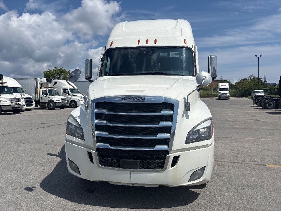 Sleeper Tractor-Heavy Duty Tractors-Freightliner-2021-T12664ST-Mississauga-ON-960,857\n\t\tkm-$ 79,000 - Image 2