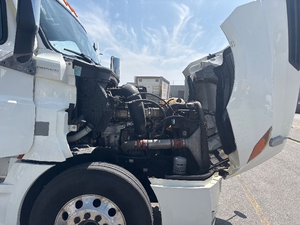 Sleeper Tractor-Heavy Duty Tractors-Freightliner-2021-T12664ST-Mississauga-ON-960,857\n\t\tkm-$ 79,000 - Image 20