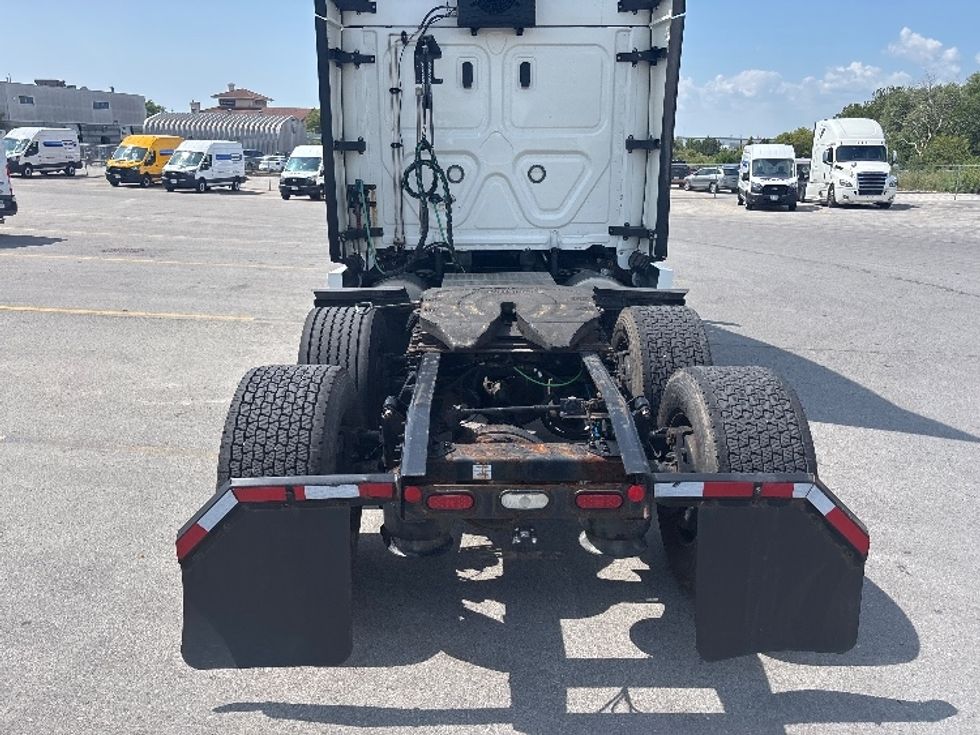 Sleeper Tractor-Heavy Duty Tractors-Freightliner-2021-T12664ST-Mississauga-ON-960,857\n\t\tkm-$ 79,000 - Image 6