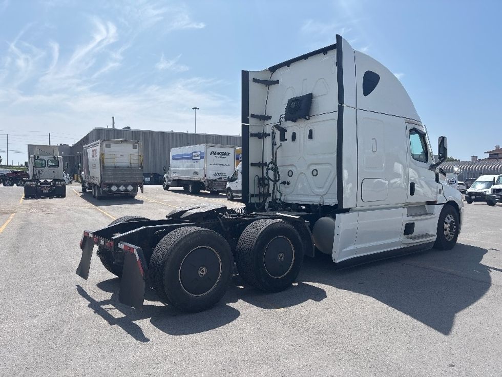 Sleeper Tractor-Heavy Duty Tractors-Freightliner-2021-T12664ST-Mississauga-ON-960,857\n\t\tkm-$ 79,000 - Image 7