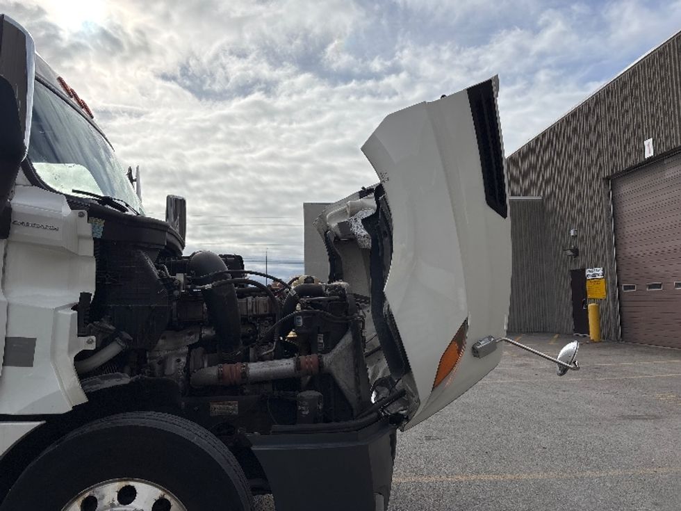Sleeper Tractor-Heavy Duty Tractors-Freightliner-2021-T12664ST-Mississauga-ON-984,417\n\t\tkm-$ 74,500 - Image 20